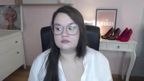 Snapshot of nightholly chatting on February 13, 7:15 am Holly online show from February 13, 7:15 am