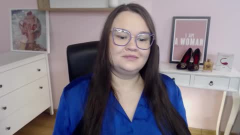 Snapshot of nightholly chatting on February 18, 5:36 am Holly online show from February 18, 5:36 am