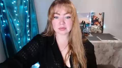 Snapshot of nightlaura chatting on December 28, 9:30 pm nightlaura online show from December 28, 9:30 pm