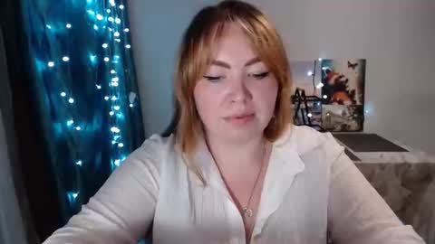 Snapshot of nightlaura chatting on January 6, 1:42 am nightlaura online show from January 6, 1:42 am