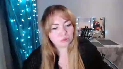 Snapshot of nightlaura chatting on January 6, 9:43 pm nightlaura online show from January 6, 9:43 pm