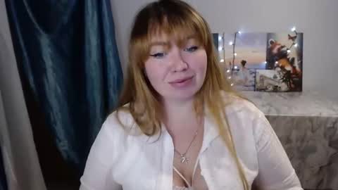Snapshot of nightlaura chatting on February 3, 2:36 am nightlaura online show from February 3, 2:36 am