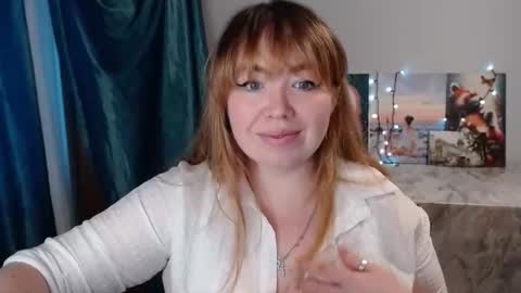 Snapshot of nightlaura chatting on February 3, 5:40 am nightlaura online show from February 3, 5:40 am