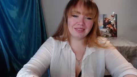 Snapshot of nightlaura chatting on February 5, 4:48 am nightlaura online show from February 5, 4:48 am