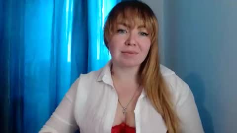 Snapshot of nightlaura chatting on February 6, 9:43 am nightlaura online show from February 6, 9:43 am