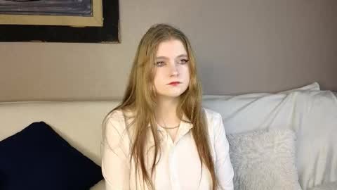 Snapshot of nightsaffron chatting on November 27, 6:59 am Azalea online show from November 27, 6:59 am