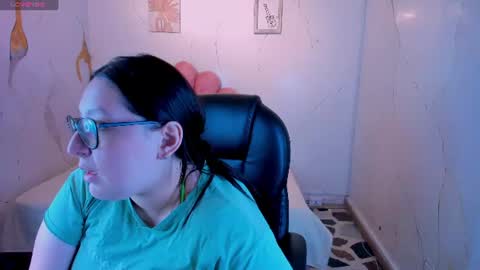 Snapshot of niickyjones chatting on June 23, 6:11 am Anni online show from June 23, 6:11 am