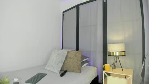 Niicole online show from April 16, 7:58 pm