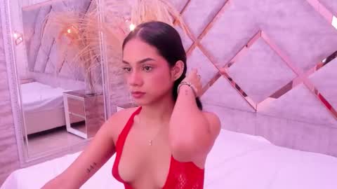 Snapshot of niicole_taylor chatting on February 6, 11:57 am Nicole online show from February 6, 11:57 am