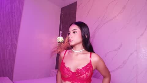 Snapshot of niicole_taylor chatting on February 8, 12:08 pm Nicole online show from February 8, 12:08 pm