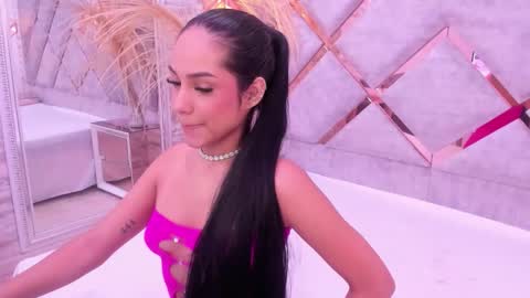 Snapshot of niicole_taylor chatting on February 9, 12:20 pm Nicole online show from February 9, 12:20 pm