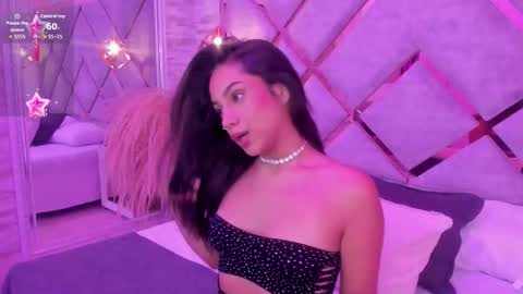 Snapshot of niicole_taylor chatting on February 18, 12:23 pm Nicole online show from February 18, 12:23 pm