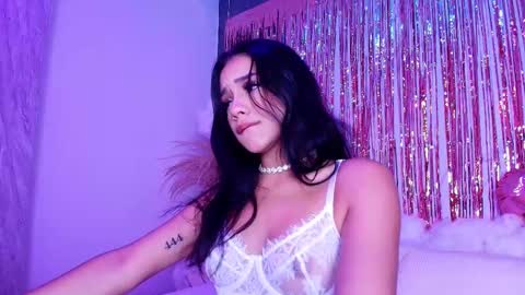 Snapshot of niicole_taylor chatting on February 19, 5:42 pm Nicole online show from February 19, 5:42 pm