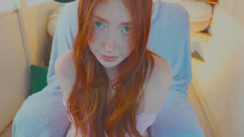 Snapshot of niilaa chatting on February 9, 5:28 pm of Nylasweet online show from February 9, 5:28 pm