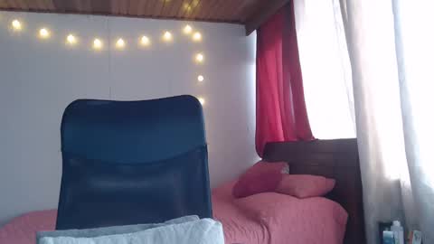 Niina Jones online show from December 24, 8:16 pm