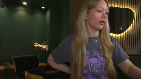 Snapshot of nika_dream_ chatting on June 24, 9:25 pm LIana online show from June 24, 9:25 pm