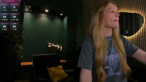 Snapshot of nika_dream_ chatting on June 30, 9:27 pm LIana online show from June 30, 9:27 pm