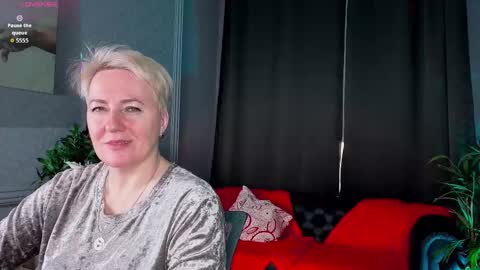 Snapshot of nika_smit chatting on February 13, 9:16 am Nika online show from February 13, 9:16 am