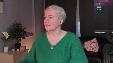 Snapshot of nika_smit chatting on February 22, 6:02 am Nika online show from February 22, 6:02 am