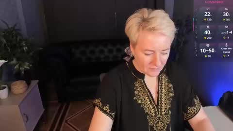 Snapshot of nika_smit chatting on March 1, 5:31 am Nika online show from March 1, 5:31 am