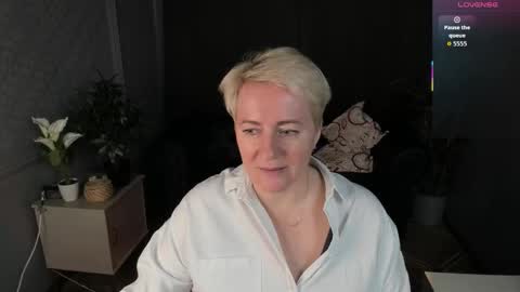 Snapshot of nika_smit chatting on March 6, 9:17 am Nika online show from March 6, 9:17 am
