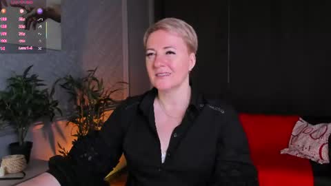 Snapshot of nika_smit chatting on June 13, 5:05 am Nika online show from June 13, 5:05 am