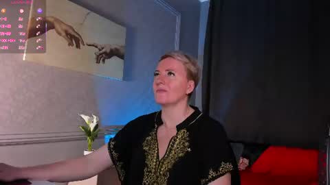 Snapshot of nika_smit chatting on June 19, 9:57 am Nika online show from June 19, 9:57 am