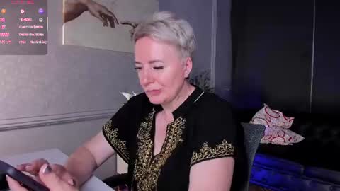 Snapshot of nika_smit chatting on June 26, 9:03 am Nika online show from June 26, 9:03 am