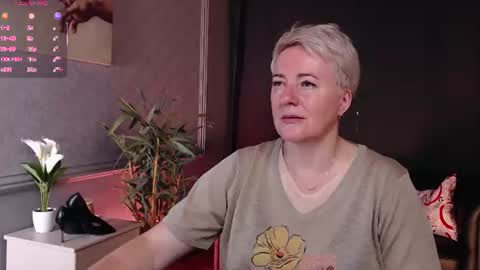 Snapshot of nika_smit chatting on July 12, 5:20 am Nika online show from July 12, 5:20 am