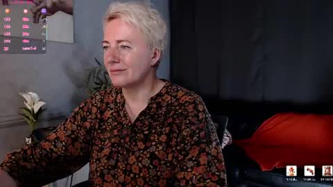 Snapshot of nika_smit chatting on August 1, 5:29 am Nika online show from August 1, 5:29 am