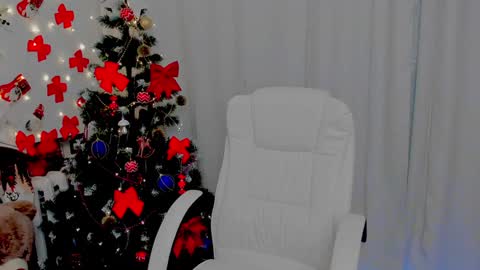 Snapshot of nika_tailor chatting on December 6, 7:10 am Nika online show from December 6, 7:10 am