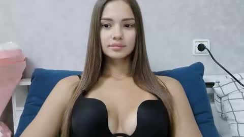Snapshot of nika_verona1 chatting on June 1, 5:25 pm Nika online show from June 1, 5:25 pm