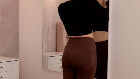 Snapshot of nikaflowers chatting on February 5, 2:49 am Nika online show from February 5, 2:49 am