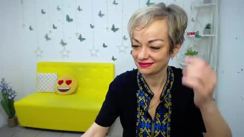 Snapshot of nikamayu chatting on May 12, 5:15 am Nika online show from May 12, 5:15 am