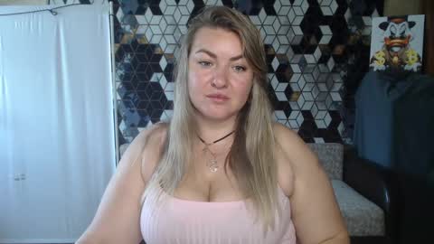 Snapshot of nikaskylink chatting on June 5, 6:20 am Nika online show from June 5, 6:20 am