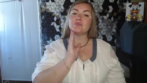 Snapshot of nikaskylink chatting on June 8, 5:52 am Nika online show from June 8, 5:52 am