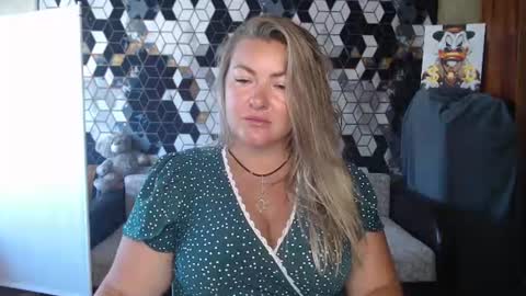 Snapshot of nikaskylink chatting on June 27, 6:40 am Nika online show from June 27, 6:40 am