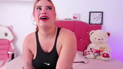 Snapshot of nikii_28 chatting on January 19, 8:30 pm Nikii online show from January 19, 8:30 pm