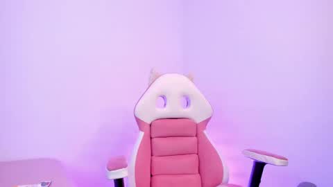 Snapshot of nikii_28 chatting on February 5, 11:50 pm Nikii online show from February 5, 11:50 pm