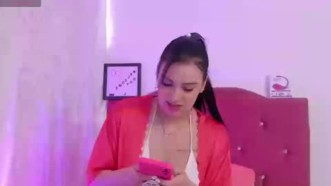 Snapshot of nikii_28 chatting on September 18, 2:52 pm Nikii online show from September 18, 2:52 pm