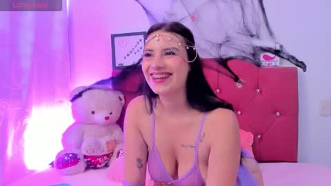 Snapshot of nikii_28 chatting on October 31, 1:23 pm Nikii online show from October 31, 1:23 pm