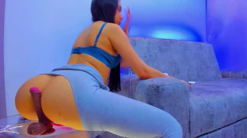 nikii_white online show from November 16, 5:02 am