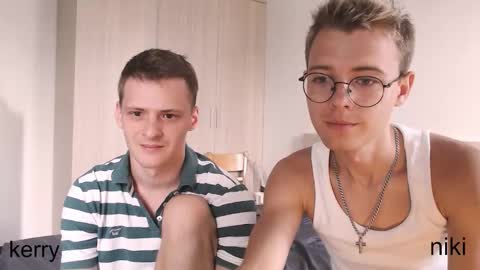 Snapshot of nikikerry_cum_ chatting on October 3, 6:54 am nikikerry_cum_ online show from October 3, 6:54 am