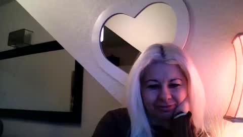 Snapshot of nikisweet17 chatting on March 3, 4:46 pm nikisweet17 online show from March 3, 4:46 pm