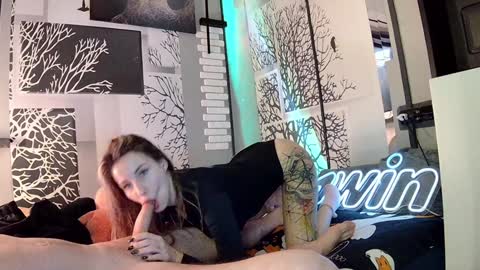 nikki7377 online show from December 14, 5:07 am