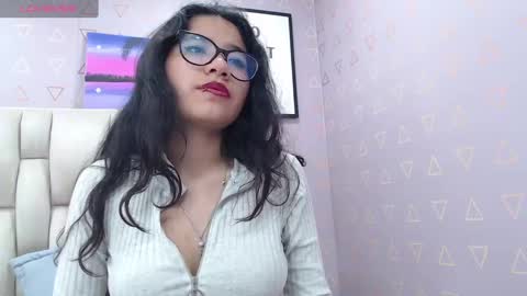 Snapshot of nikki_333 chatting on December 2, 10:01 pm Nilly online show from December 2, 10:01 pm