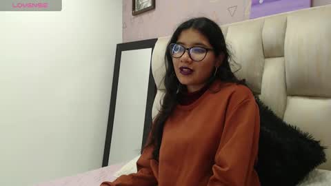 Snapshot of nikki_333 chatting on December 5, 2:53 am Nilly online show from December 5, 2:53 am