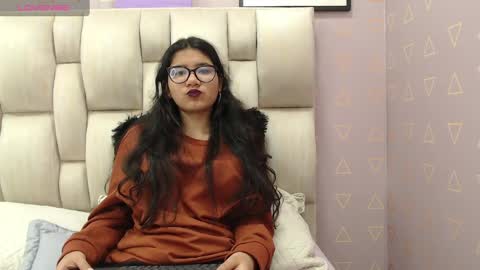 Snapshot of nikki_333 chatting on December 5, 9:06 am Nilly online show from December 5, 9:06 am