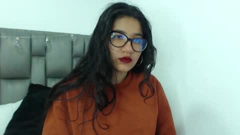 Snapshot of nikki_333 chatting on December 10, 7:16 am Nilly online show from December 10, 7:16 am