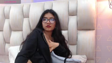 Snapshot of nikki_333 chatting on December 17, 10:34 am Nilly online show from December 17, 10:34 am